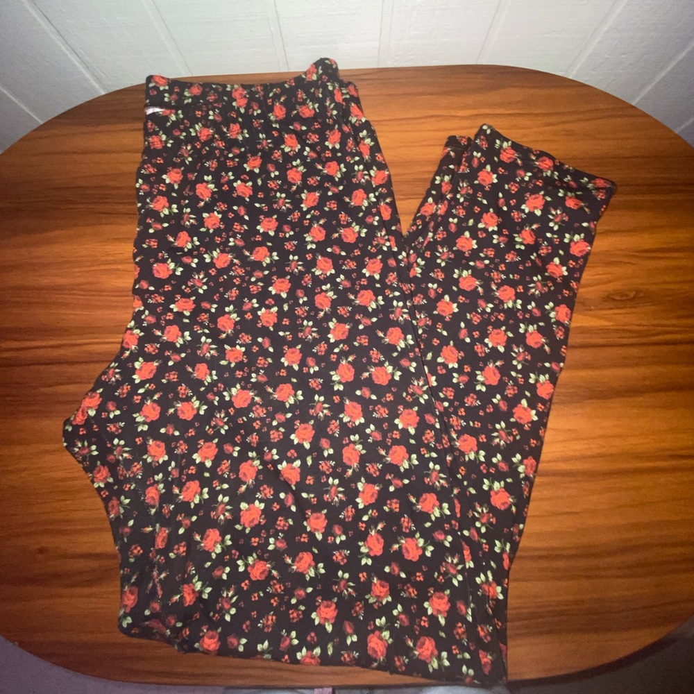 Floral long leggings.